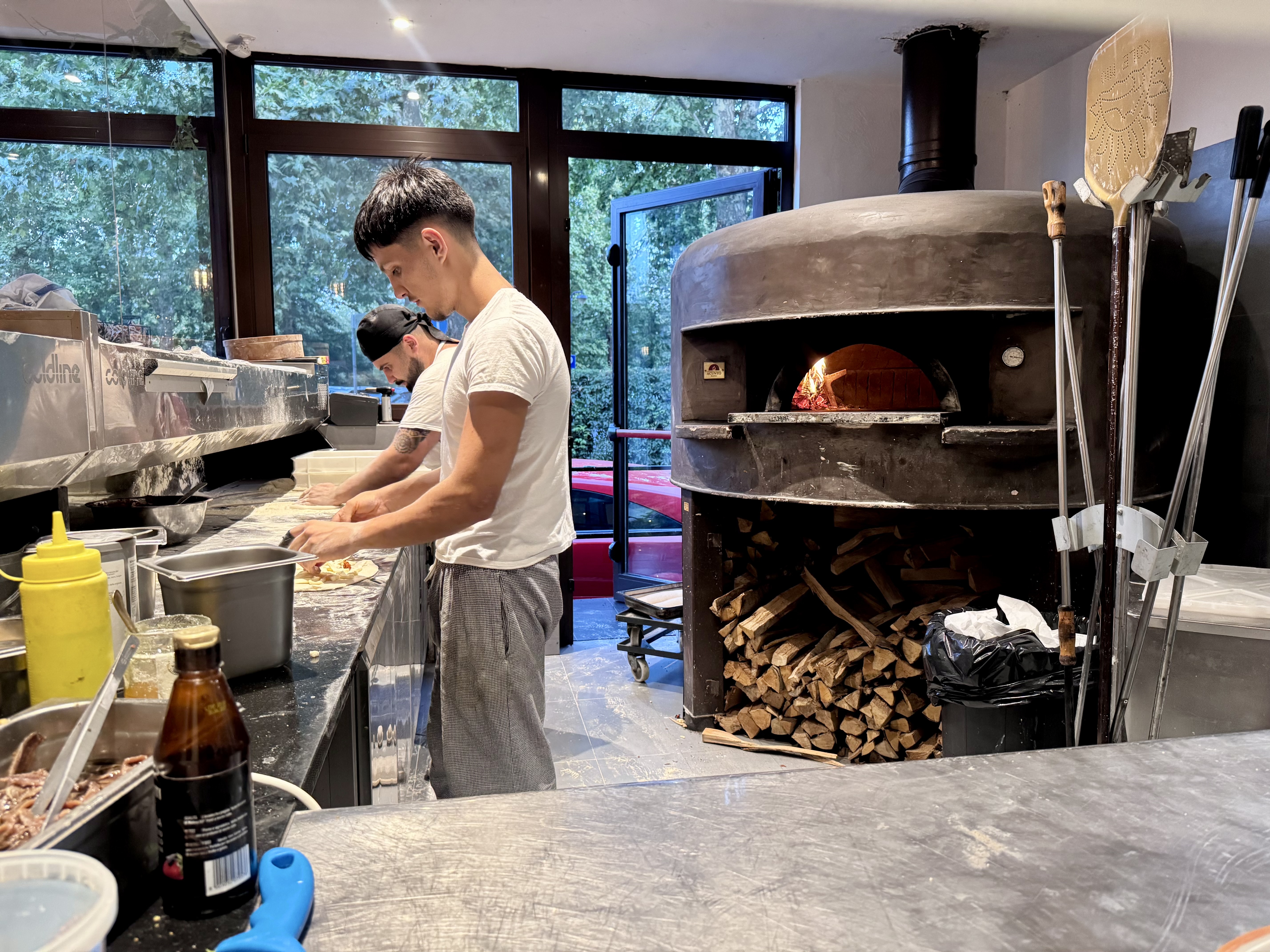 Foto di una tavola apparecchiata alla Braceria